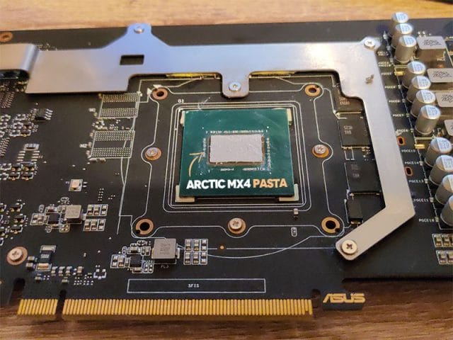 Termalna pasta na čipu grafične kartice nvidia gtx 1060 6gb