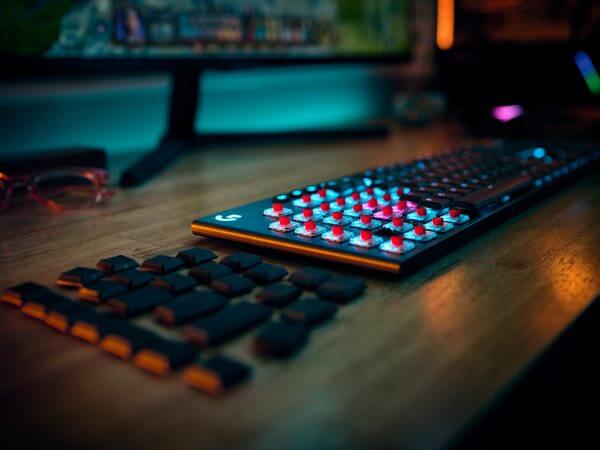 Logitech G915 X LIGHTSPEED, GL Tactile, Wireless, črna, SLO g. - Image 6