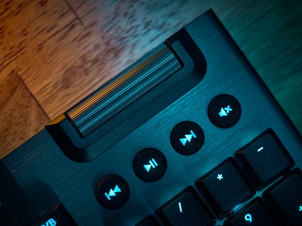 Logitech G915 X LIGHTSPEED, GL Tactile, Wireless, črna, SLO g. - Image 10