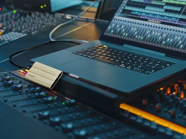 Zunanji SSD 1TB Type-C USB 3.2 Gen2 NVMe, IP65, Samsung T7 Shield, bež, MU-PE1T0K - Image 7