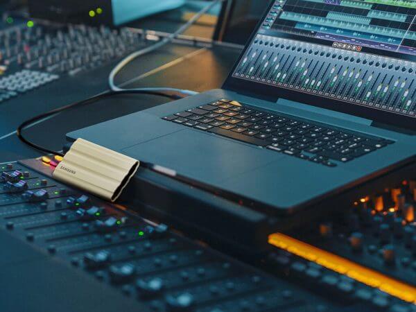 Zunanji SSD 2TB Type-C USB 3.2 Gen2 NVMe, IP65, Samsung T7 Shield, črn, MU-PE2T0S - Image 8